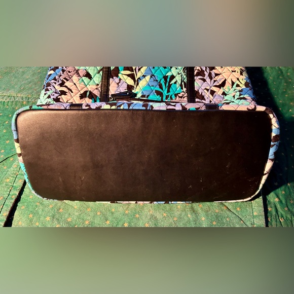 💥Vera Bradley Tote in Camo Floral💥 NWOT - Picture 9 of 9